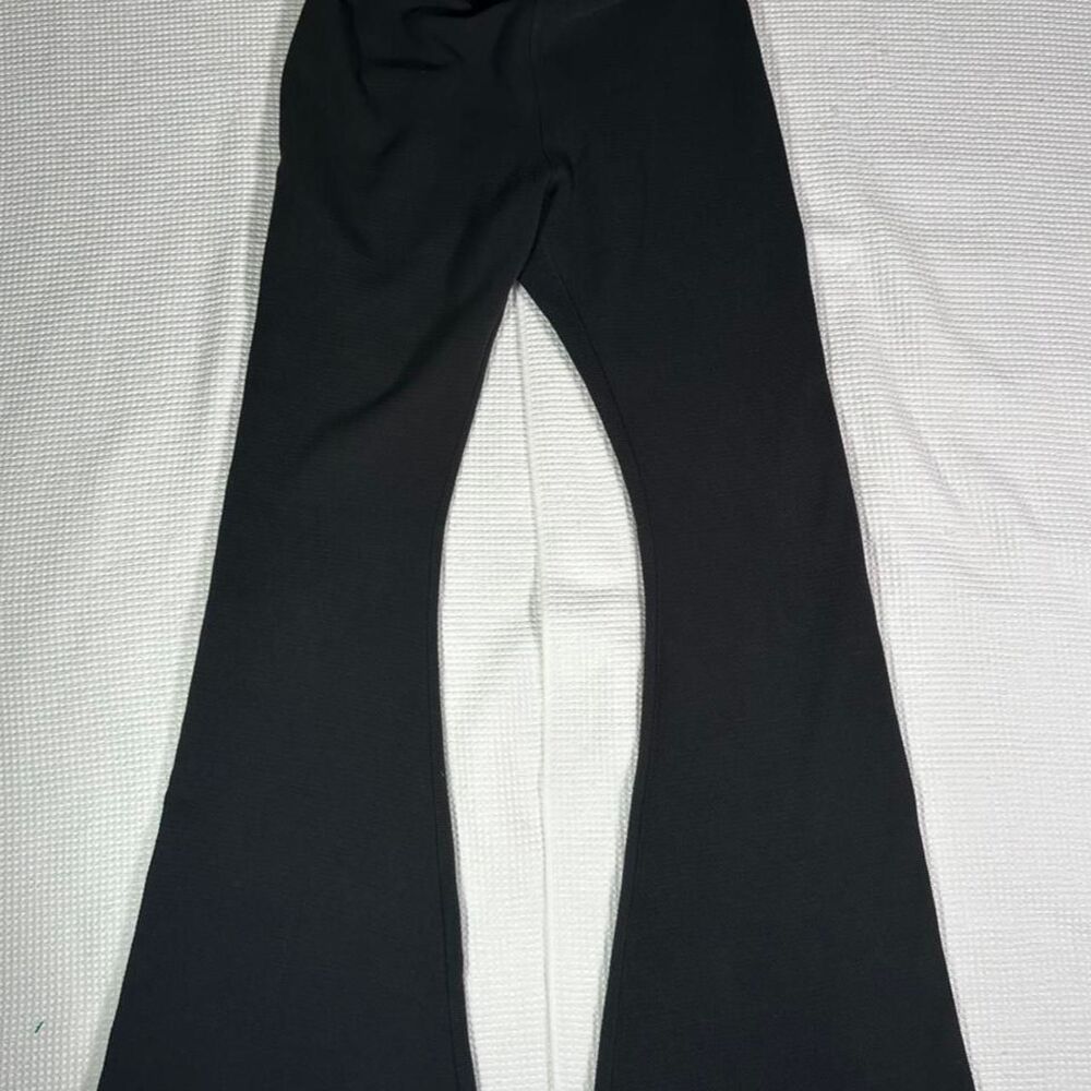 Size large Aerie offline textured black flare leggings w back pockets